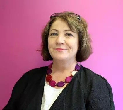 Target Ovarian Cancer Annwen Jones OBE Cyfeillion Sefydliad Cymunedol Cymru