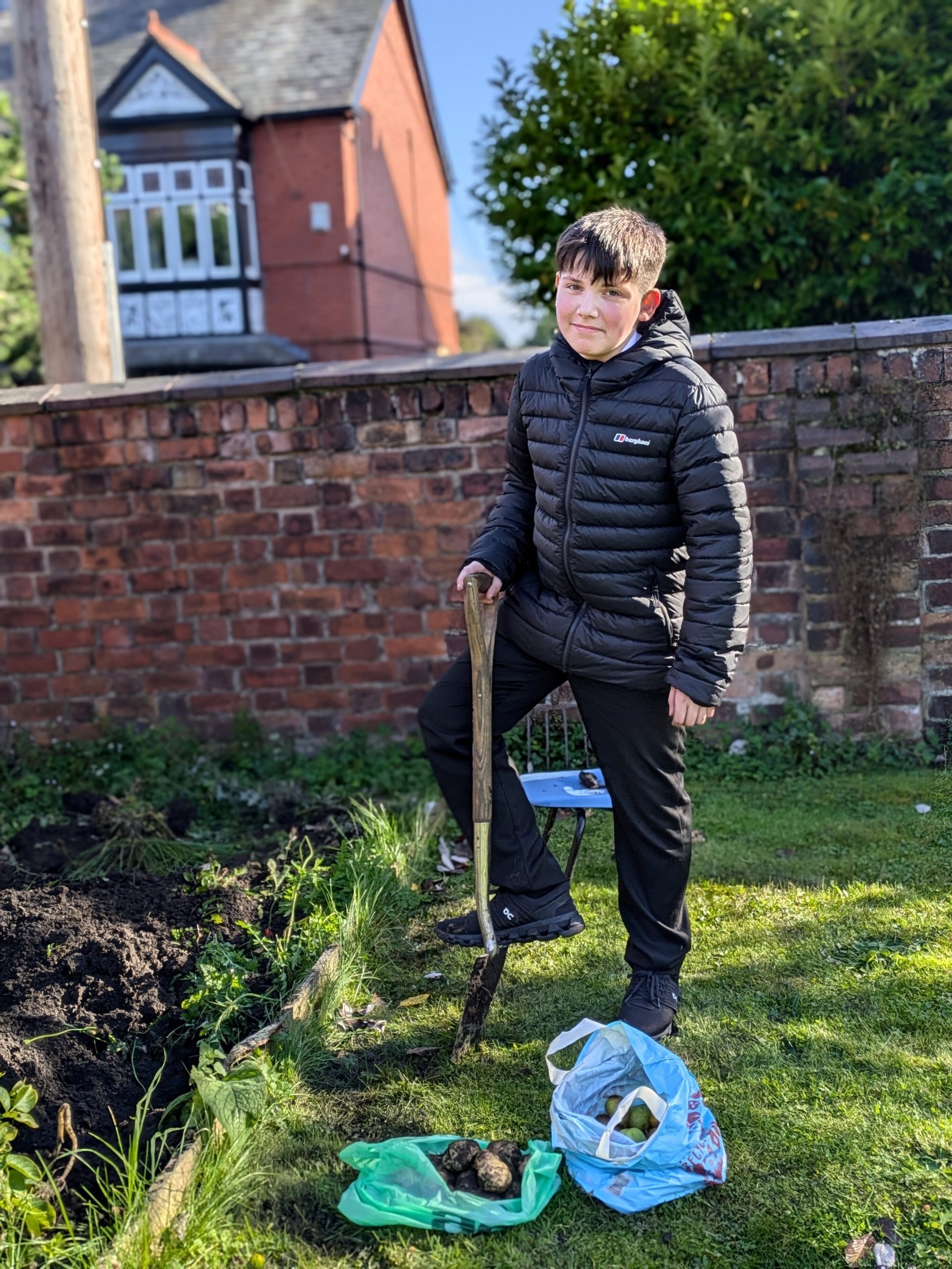 Lleihau unigedd a chynyddu creadigrwydd yn Wrecsam