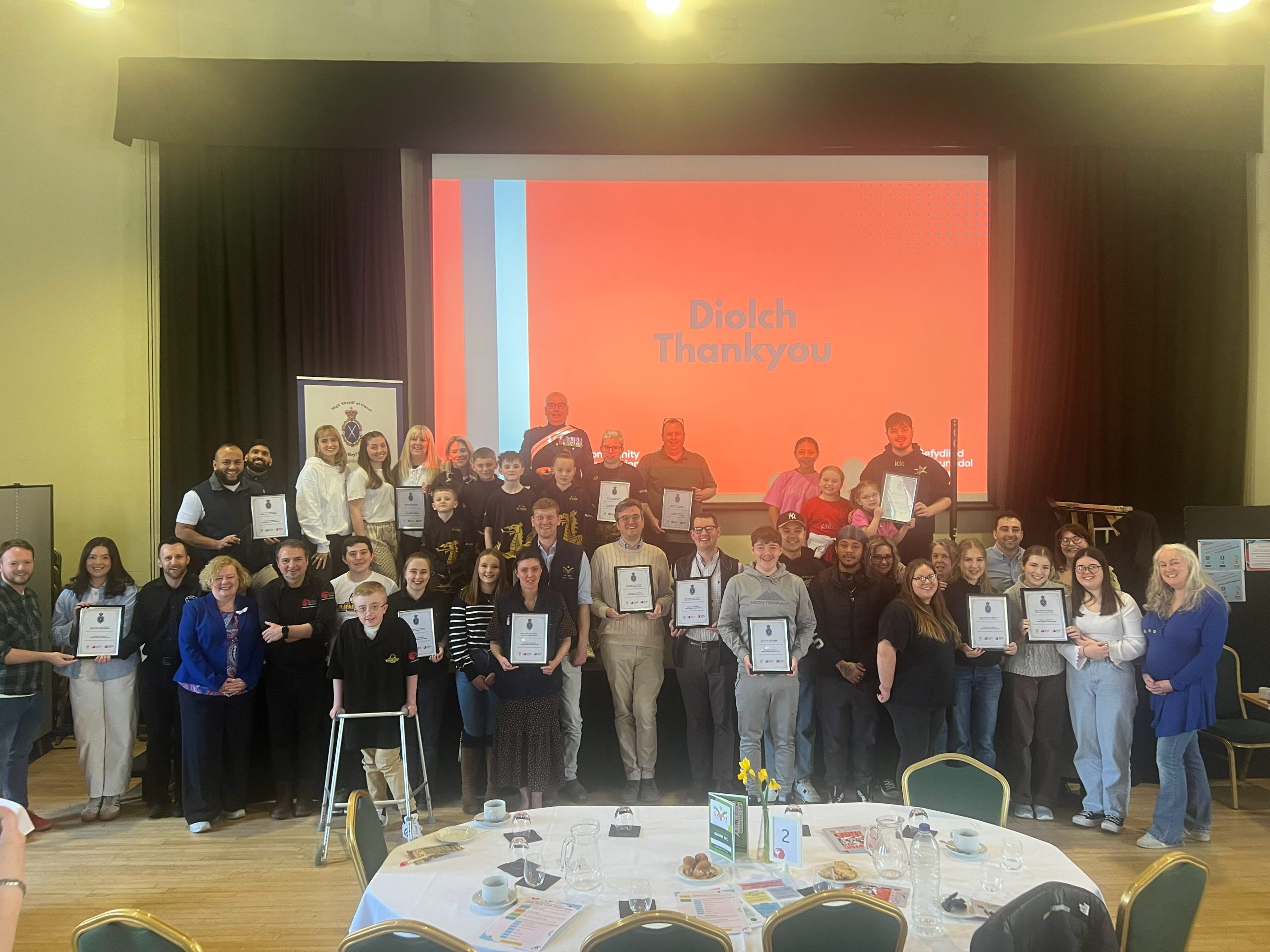 Dyfarnwyd cyllid i 13 o grwpiau cymunedol ledled Gwent i gefnogi pobl ifanc